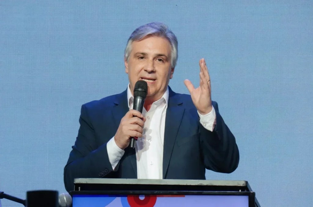 Llaryora cuestionó el modelo económico de Milei y dijo que “no hubiera podido sostenerse” sin&nbsp;EE.UU.