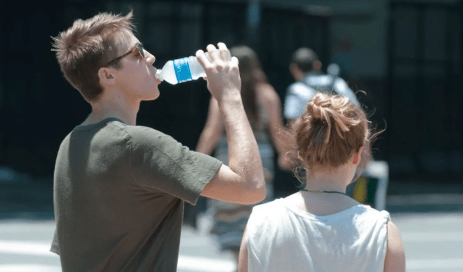 Ola de calor: 5 hábitos clave para mantener la piel&nbsp;hidratada